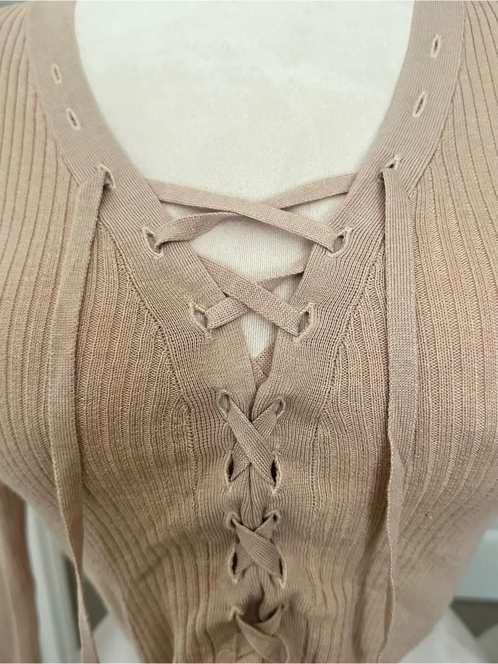 H&M Tan Beige Ribbed Lace-Up Cropped Knit Sweater Top w/ Long Sleeves Sz S